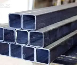 Caracterização de Materiais 5 Tubos poliméricos empilhados, utilizados em aplicações industriais.