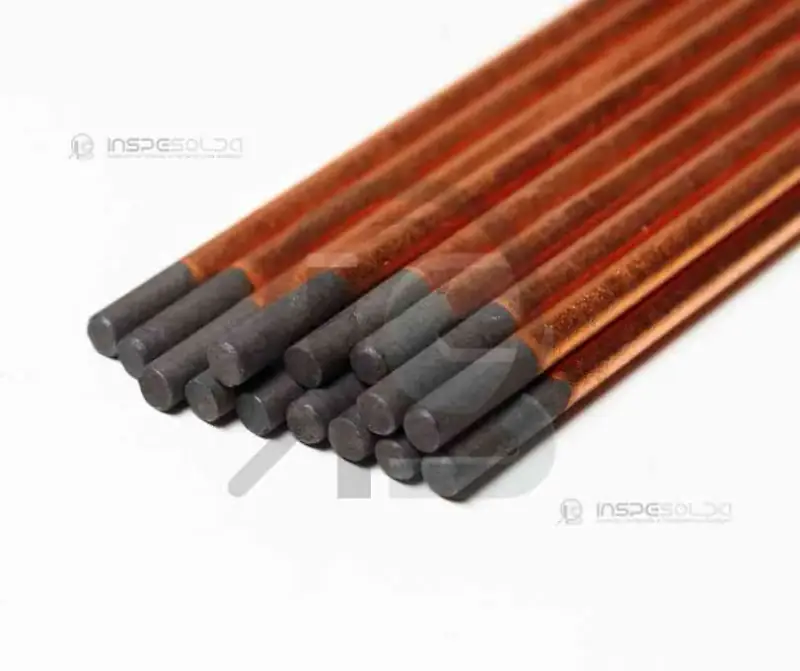 Eletrodos de carbono cobreados enfileirados