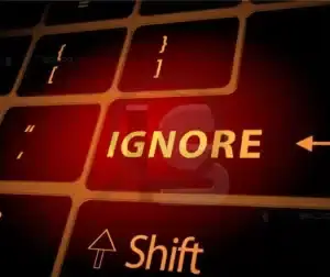 Tecla vermelha com a palavra inglesa "Ignore".