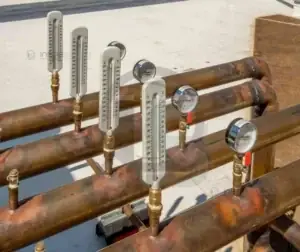 Sistema de controle de temperatura e pressão em tubulações industriais.