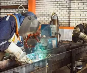 Soldador seguindo passo a passo do processo de recertificação de liquidação.