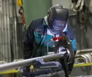 Solda Orbital 23 Profissional realiza soldagem orbital em importação industrial