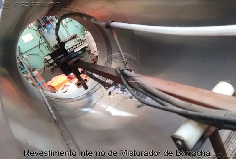 Execução da aplicação de revestimento duro por soldagem