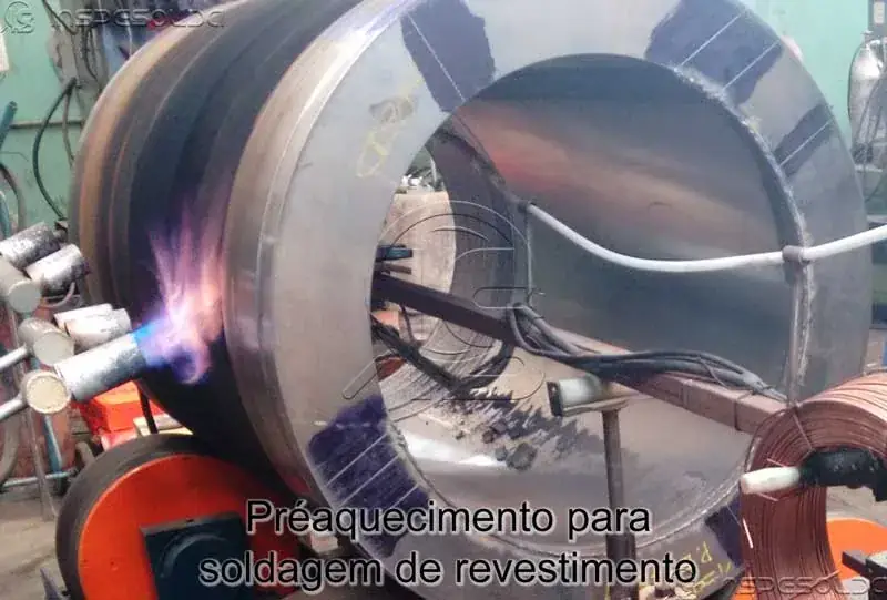 Detalhe do cordão de revestimento duro por soldagem