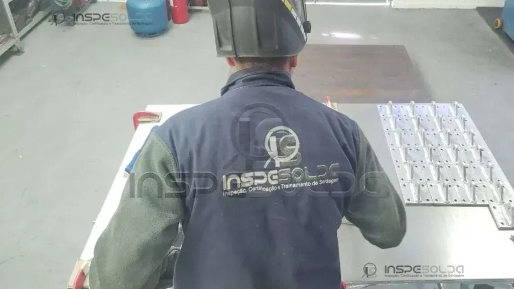 Equipe da InspeSolda em atendimento técnico