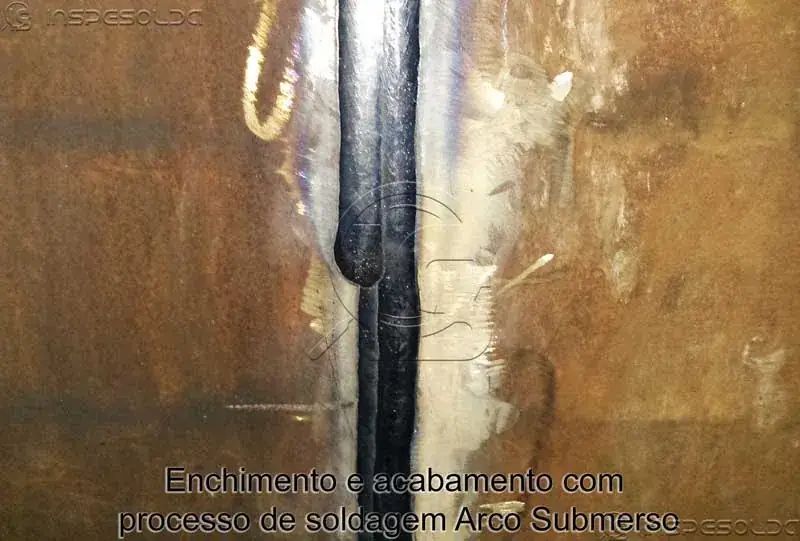 Execução da soldagem na recuperação da virola de forno