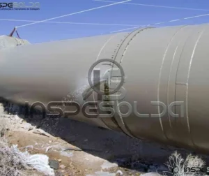 Equipamento aplicado em superfície metálica para ensaio por correntes parasitas.